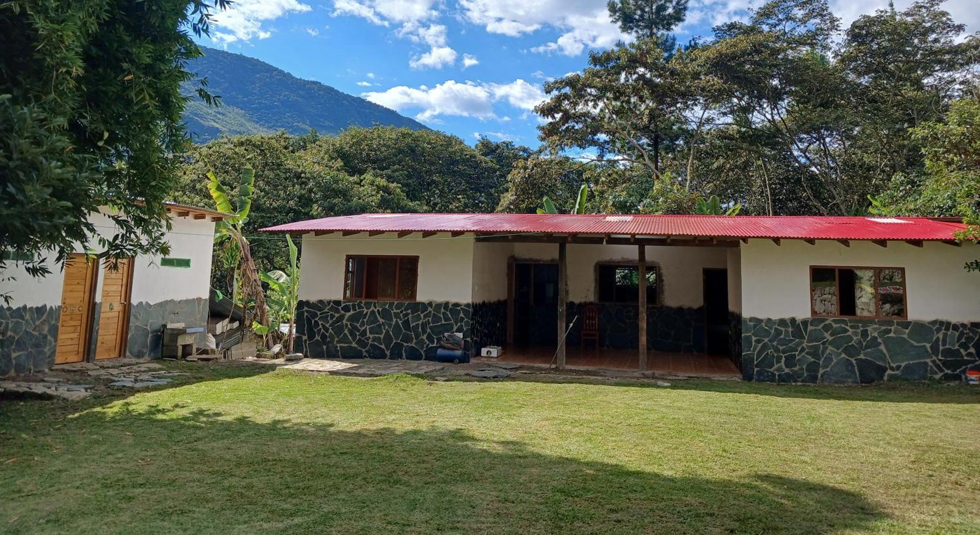 Lia B&B Lucmabamba Sahuayaco Extérieur photo