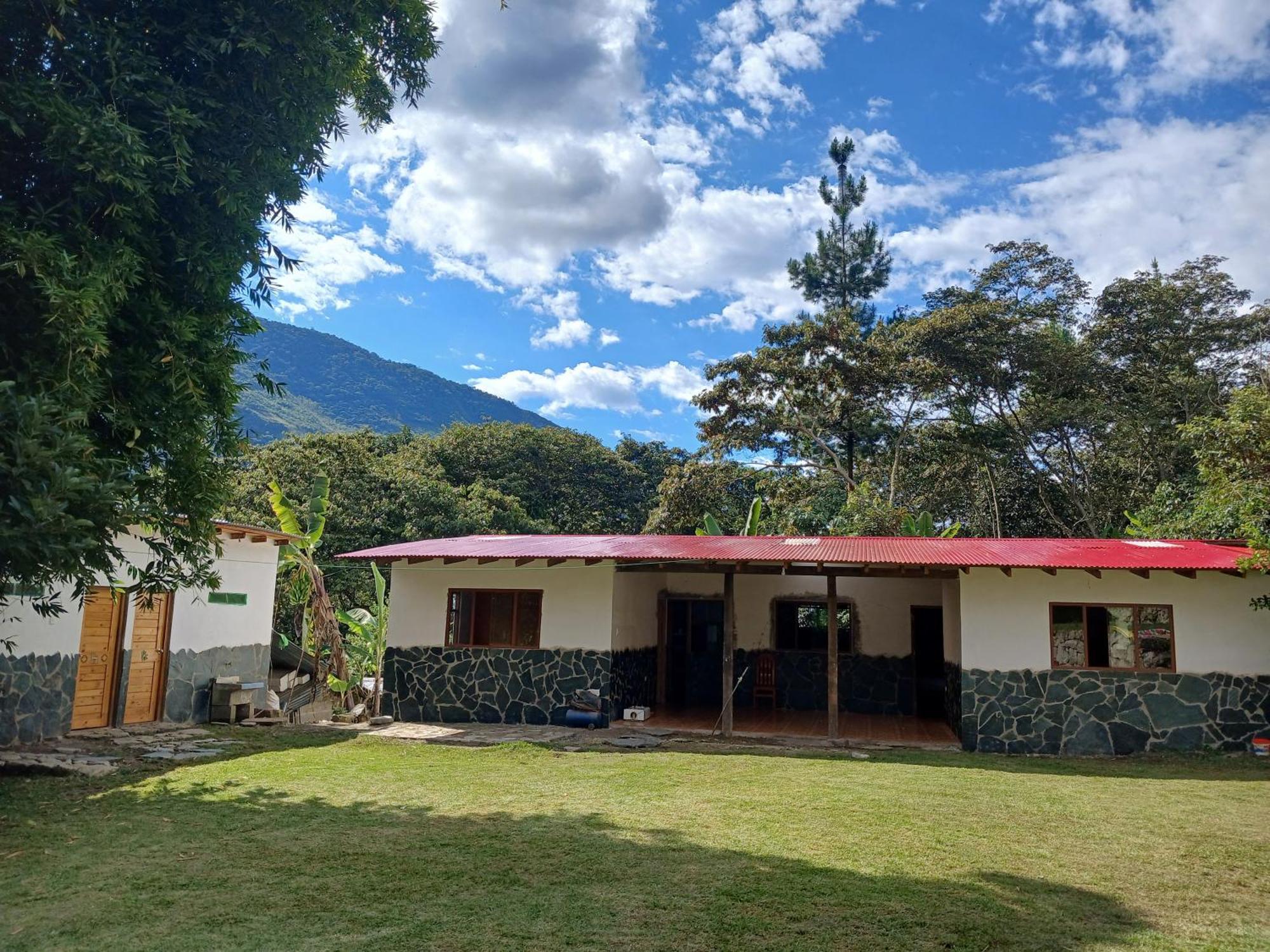 Lia B&B Lucmabamba Sahuayaco Extérieur photo