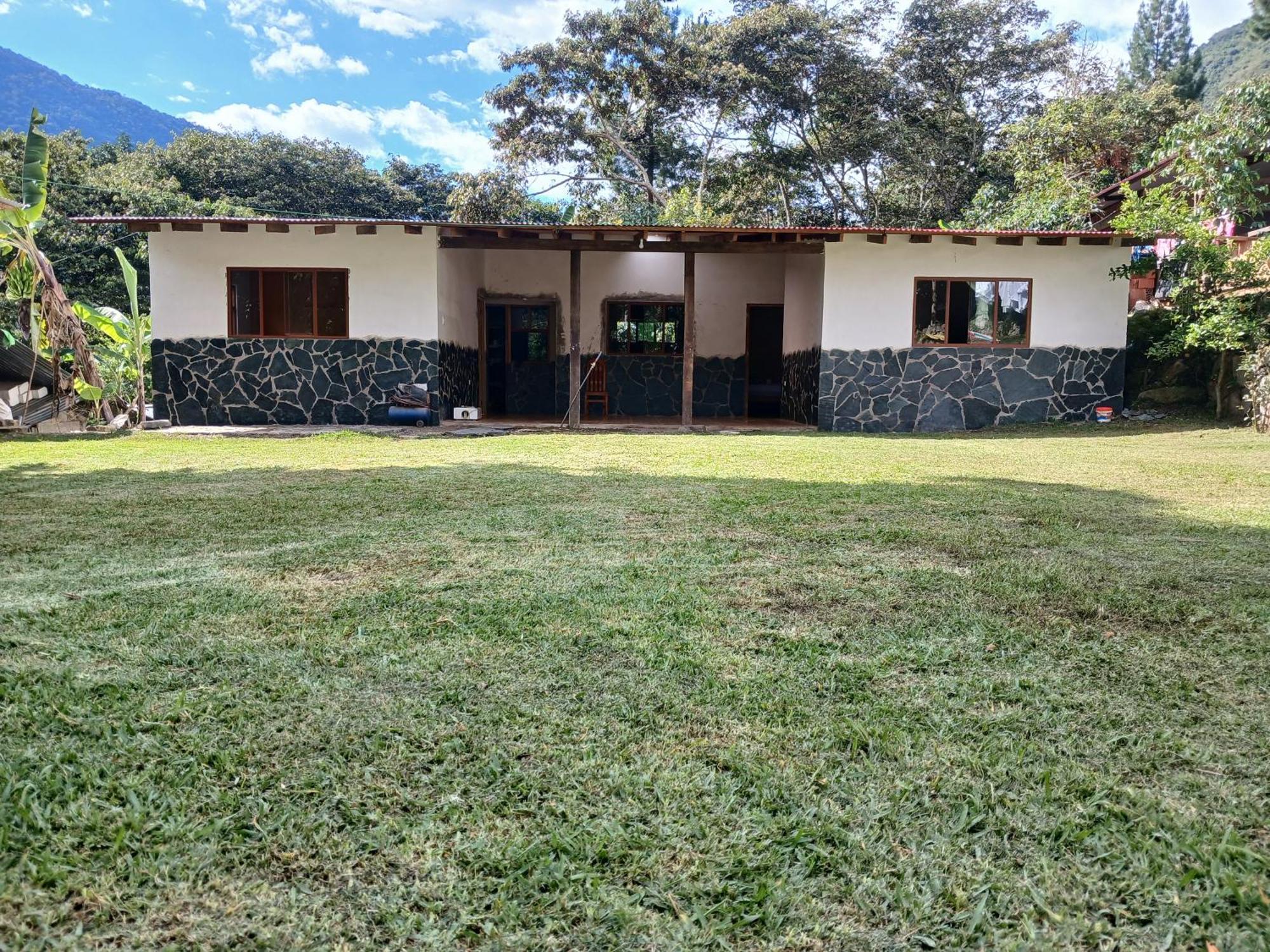 Lia B&B Lucmabamba Sahuayaco Extérieur photo
