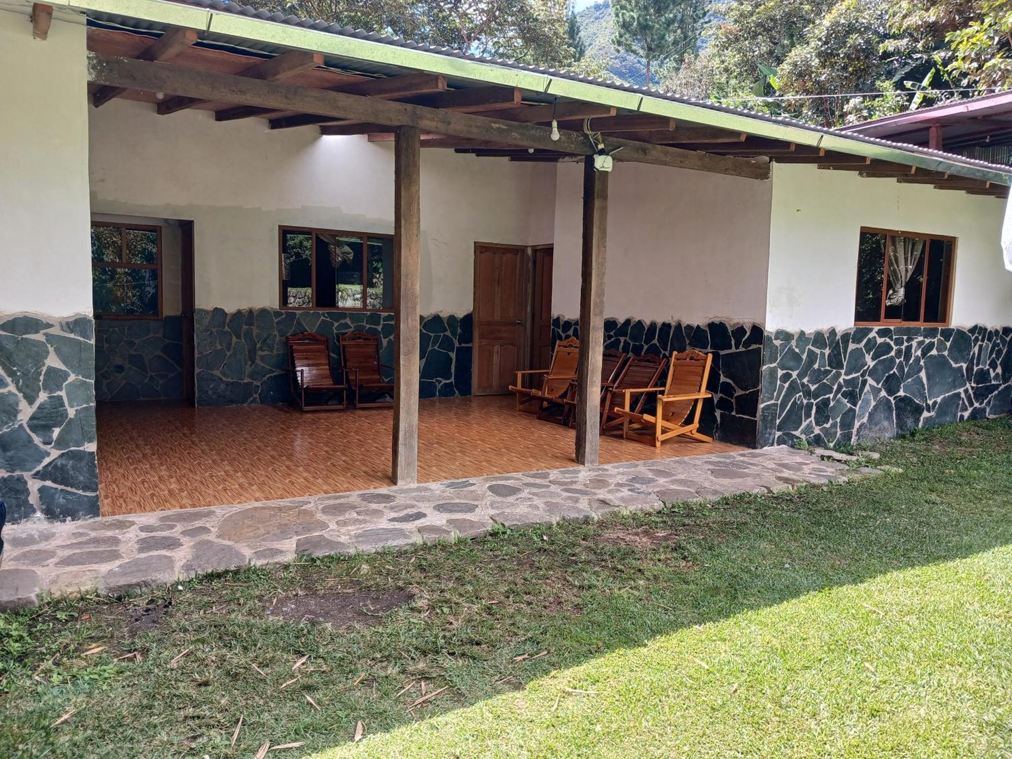 Lia B&B Lucmabamba Sahuayaco Extérieur photo